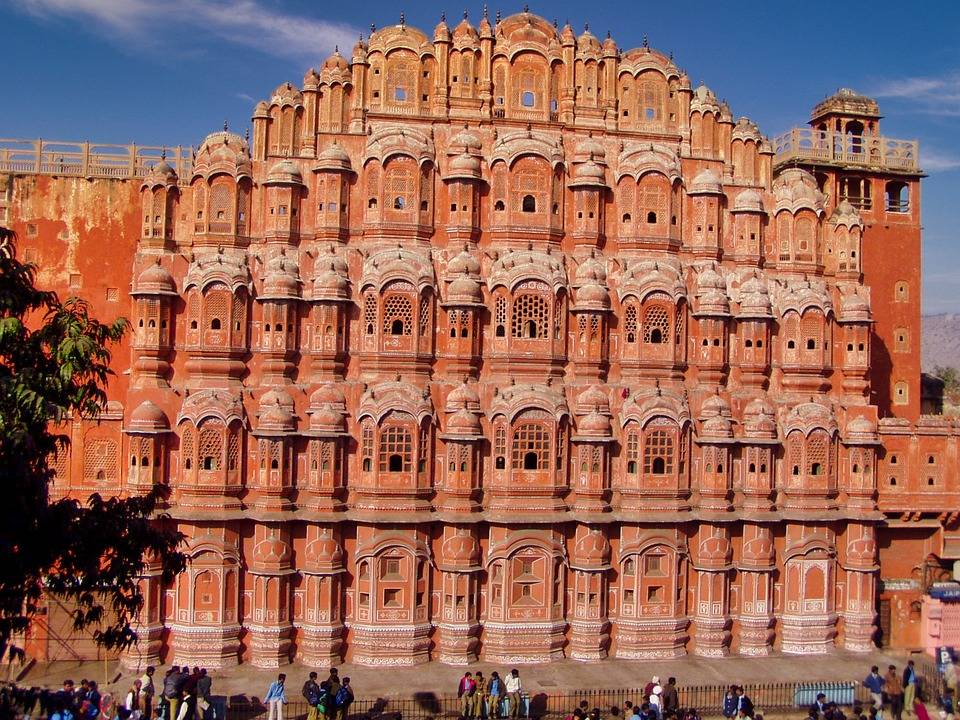 Hawa-Mahal-Jaipur-Rathore-Tour-and-Travels