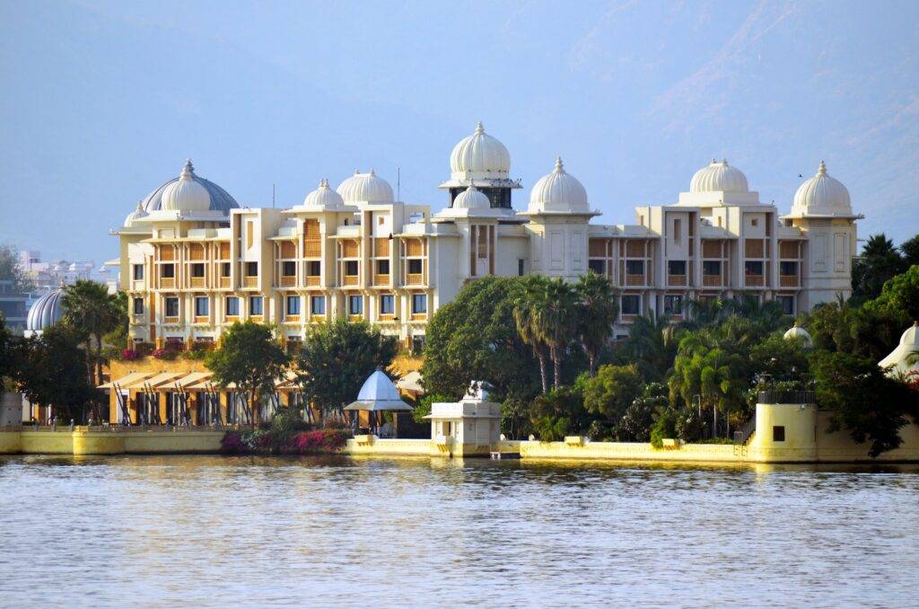Lake-Pichola-udaipur-city-tour-Rathore-Tour-and-Travels