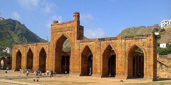 Adhai-Din-ka-Jhonpra-jaipur-to-ajmer-taxi-service-rathore-tour-and-travels