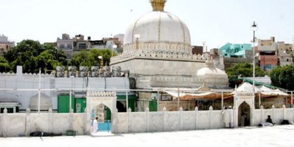Ajmer-Sharif-Dargah-jaipur-to-ajmer-taxi-service-rathore-tour-and-travels