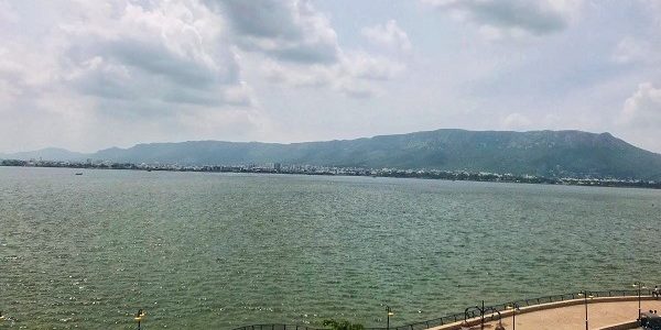 Anasagar-Lake-jaipur-to-ajmer-taxi-service-rathore-tour-and-travels