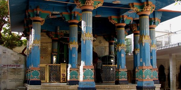 Brahma-Temple-jaipur-to-pushkar-taxi-service-rathore-tour-and-travels