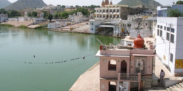 Pushkar-Lake-jaipur-to-pushkar-taxi-service-rathore-tour-and-travels