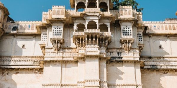 city-palace-jaipur-to-udaipur-taxi-service-rathore-tour-and-travels