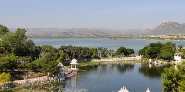 lake-pichola-jaipur-to-udaipur-taxi-service-rathore-tour-and-travels